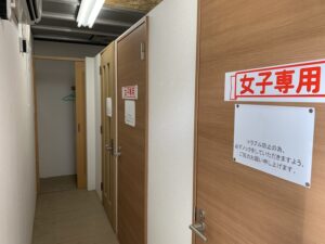 女子専用更衣室